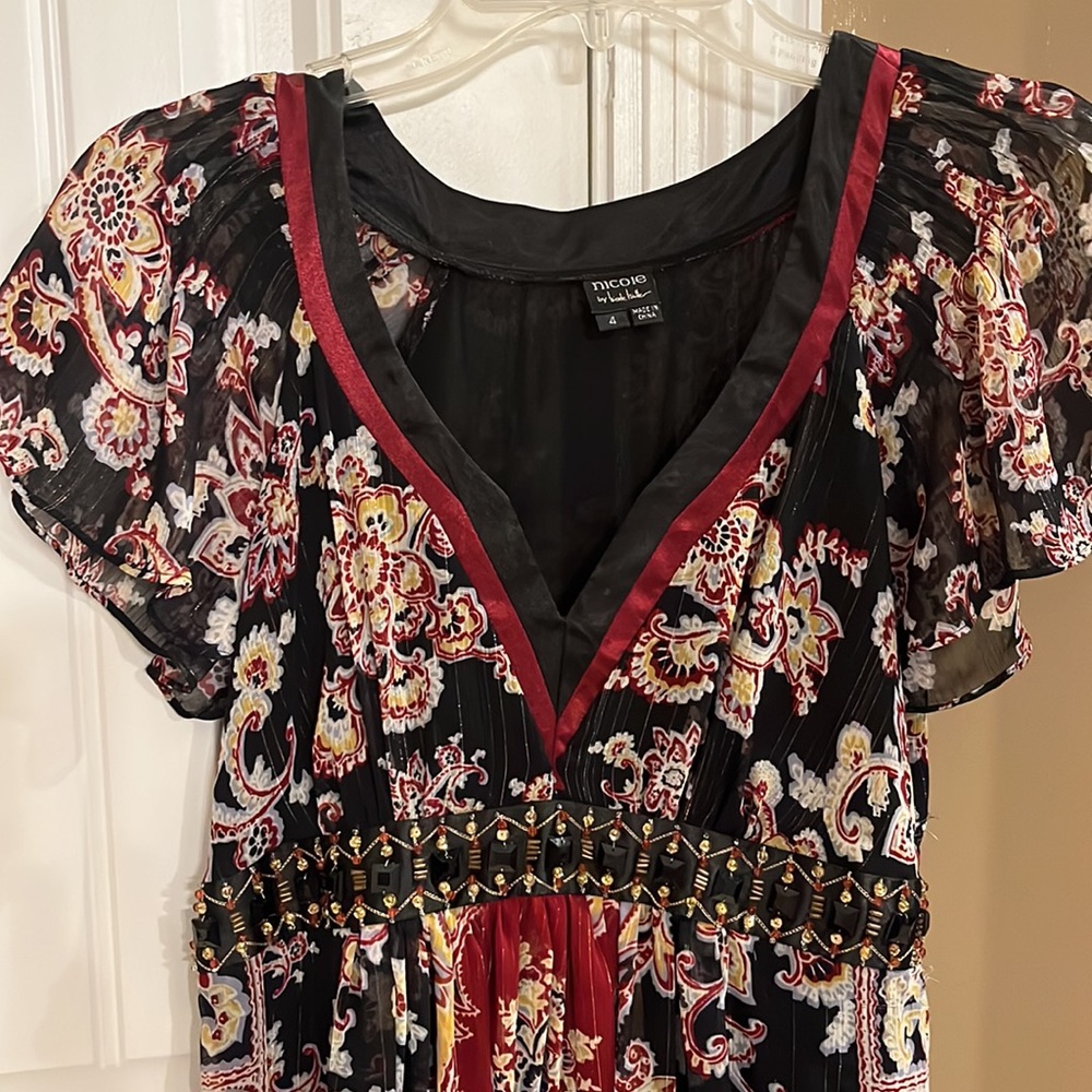 Nicole Miller Holiday or Cocktail dress, size 4, midi length